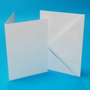 Kort med kuvert, hvid, 12,7x17,8 cm., 50 sæt.